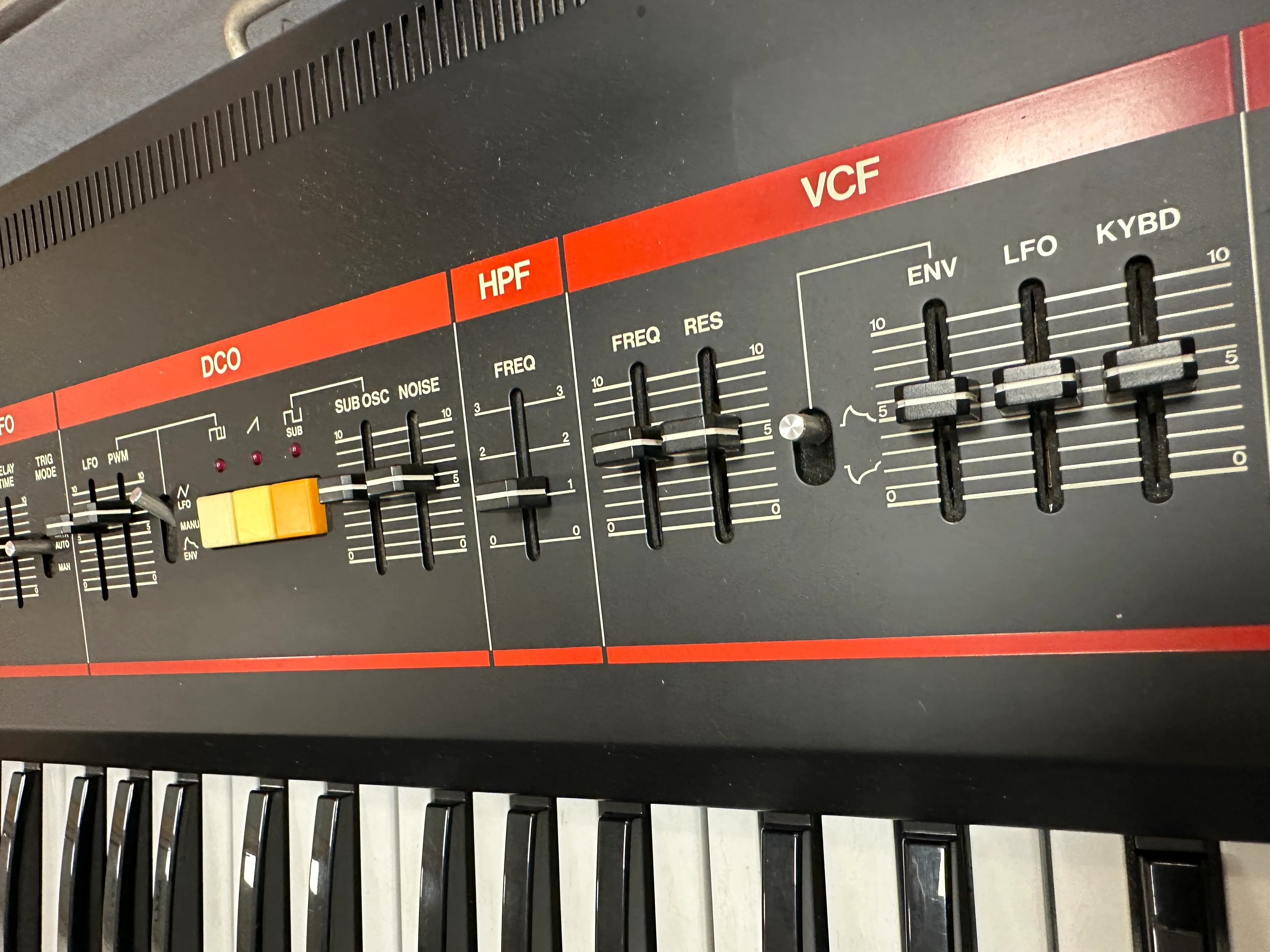Roland Juno-60 for sale - SN 230974 - Image 4