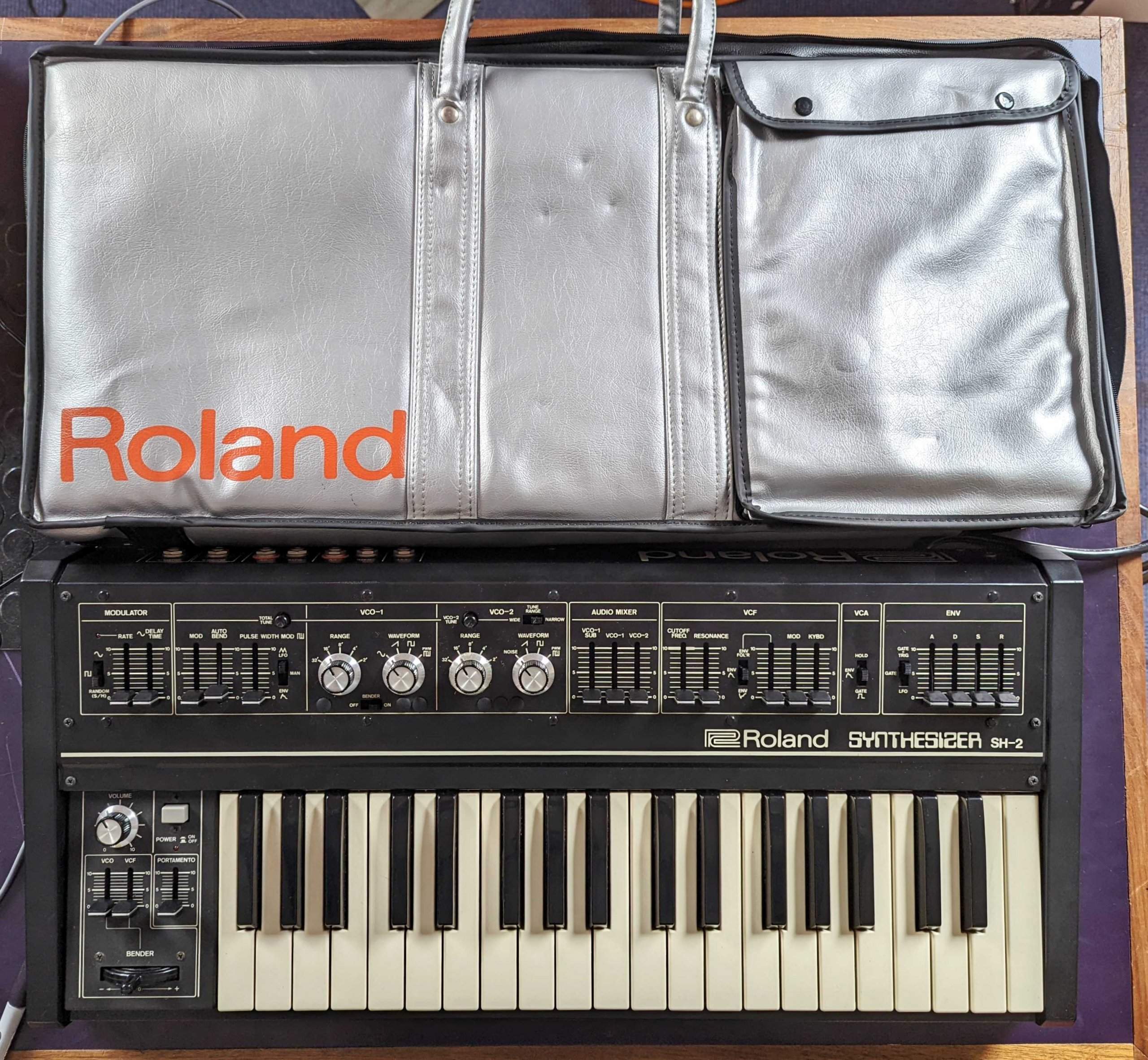 Roland SH-2 Synthesizer - Image 2