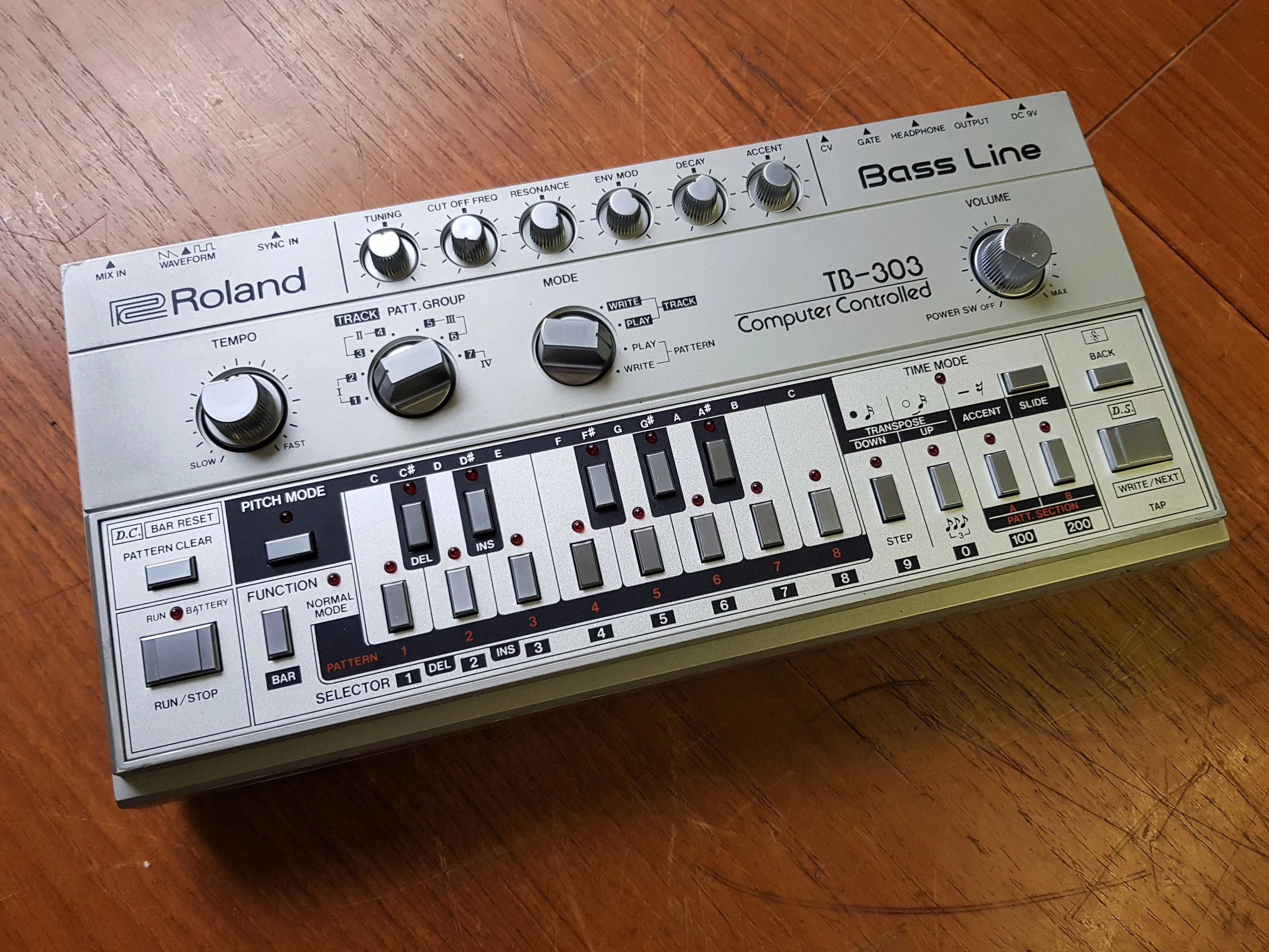 Roland TB-303 Bass Line
