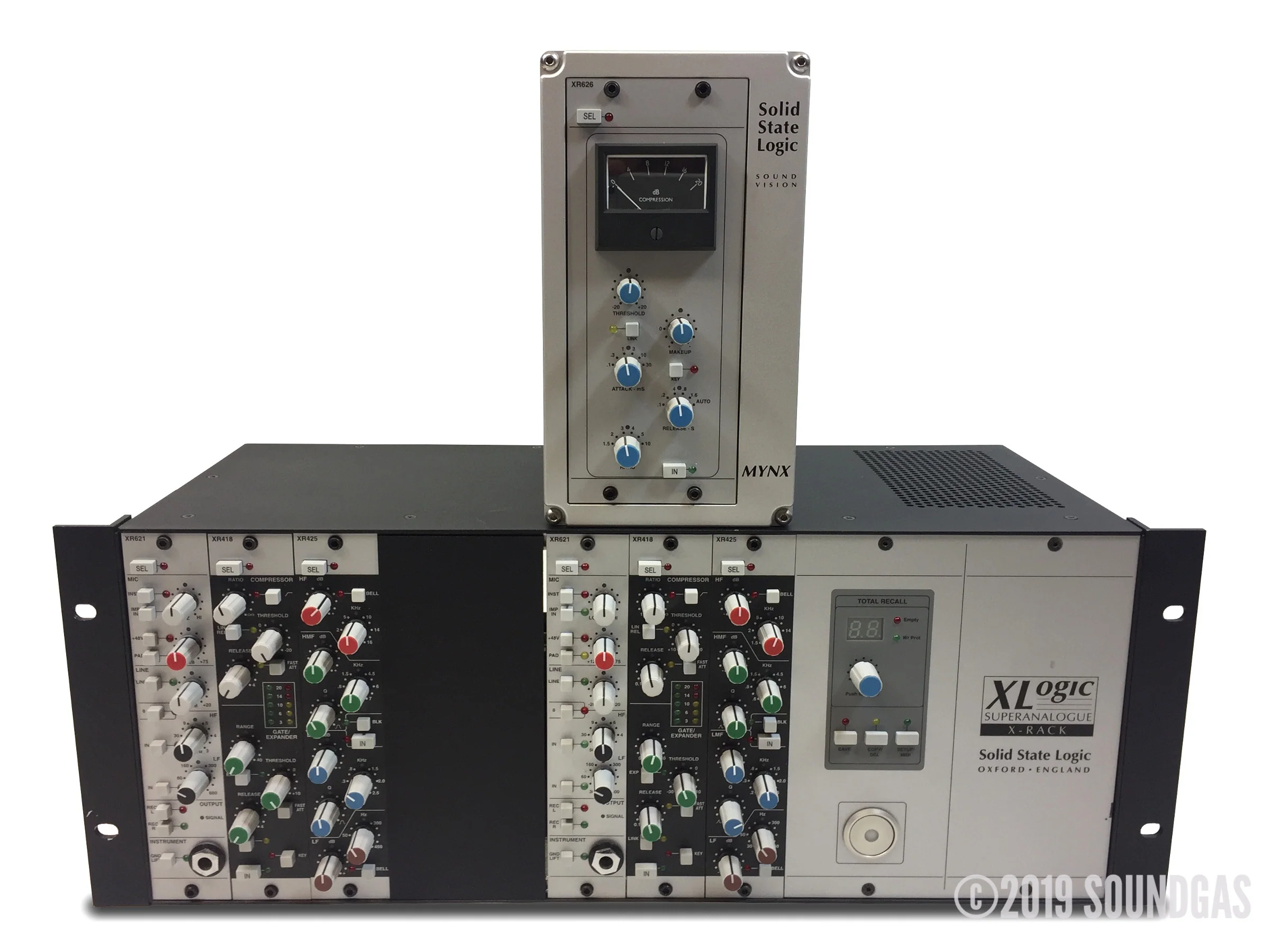 SSL X-Rack: 2x EQ XR425/ 2 x Dynamics XR418/ 2 x Mic Amp XR621/ Compressor XR626