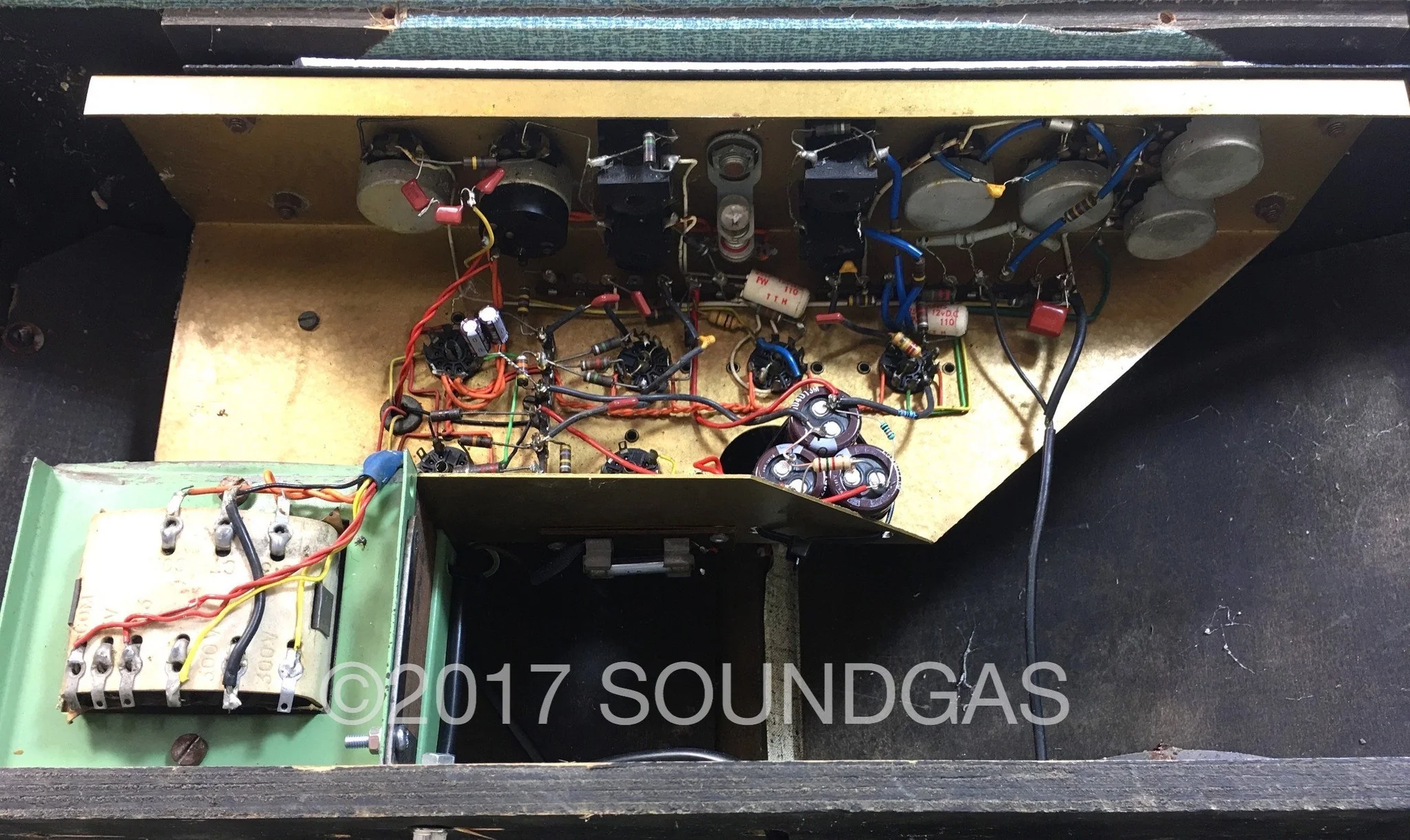Watkins V-Front Dominator - black plexi panel - Image 8
